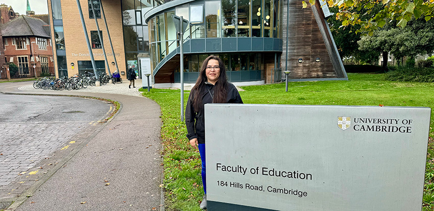 Académica del Departamento de Trabajo Social se encuentra realizando una pasantía académica en la Universidad de Cambridge