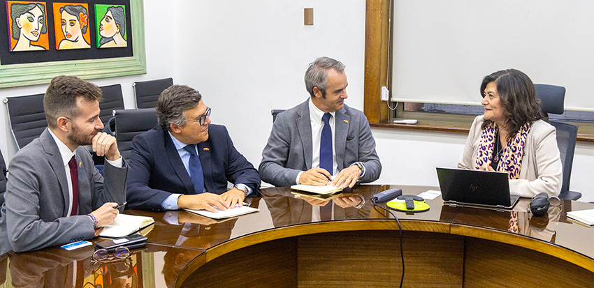 Encuentro de la Fundación Chile España y la Comunidad Valenciana con la Universidad Tecnológica Metropolitana