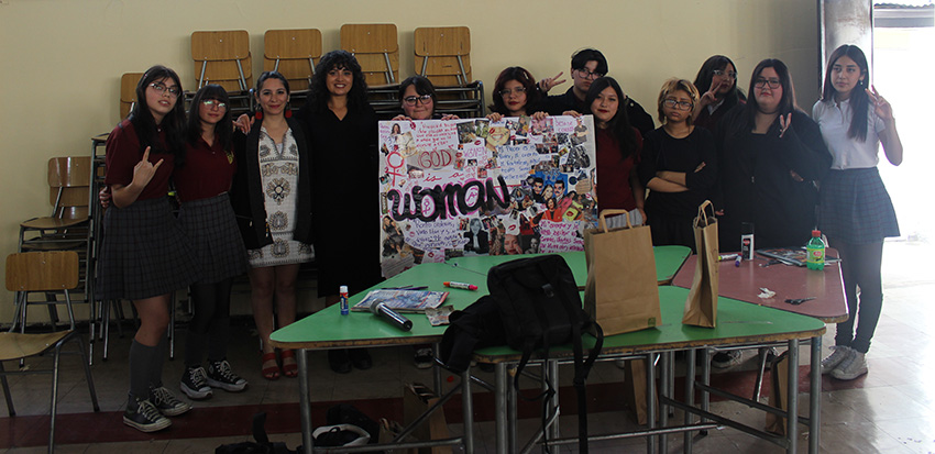 Profesora de EE.UU. visitó liceo de la red PACE-UTEM y realizó evento sobre empoderamiento femenino