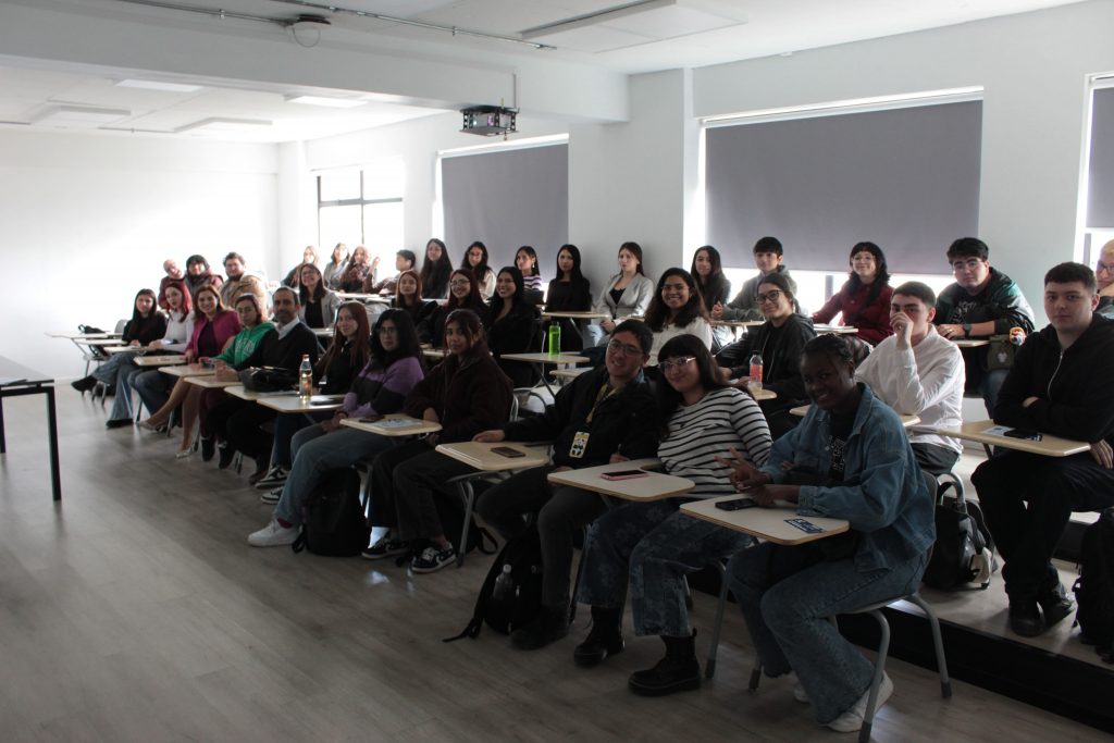 Presentación de la Política de Internacionalización en facultades: Fortaleciendo la formación global con toda la comunidad universitaria