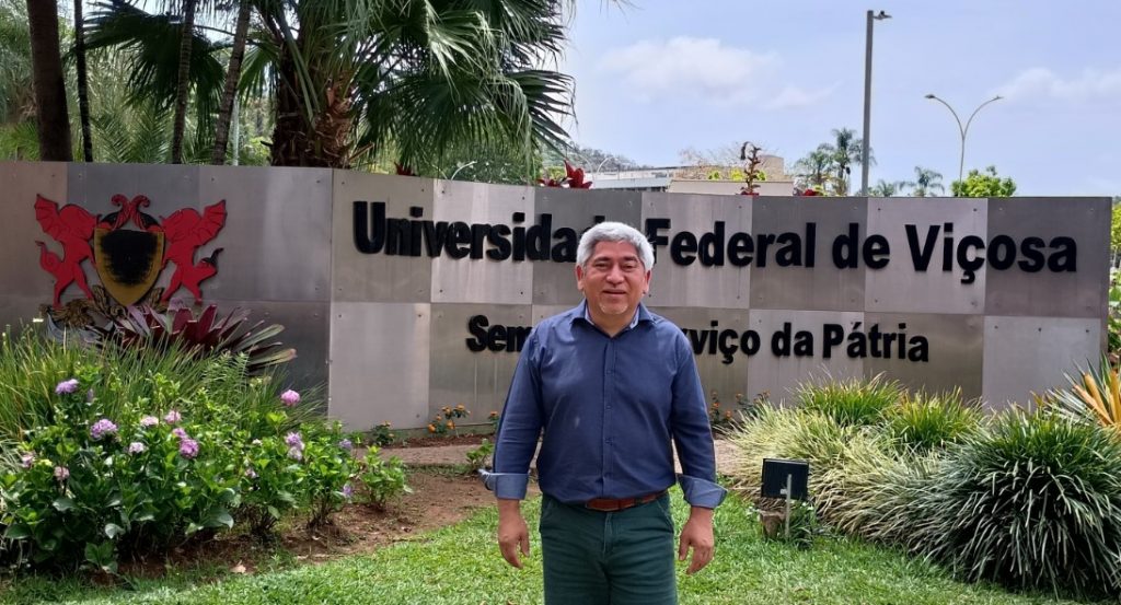 Académico UTEM expone en destacada universidad brasileña UFV sobre políticas públicas e inteligencia artificial