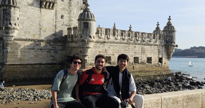 WhatsApp Image 2025-04-24 at 12.11.19 (2) Alonso, con sus amigos en Lisboa, Portugal.